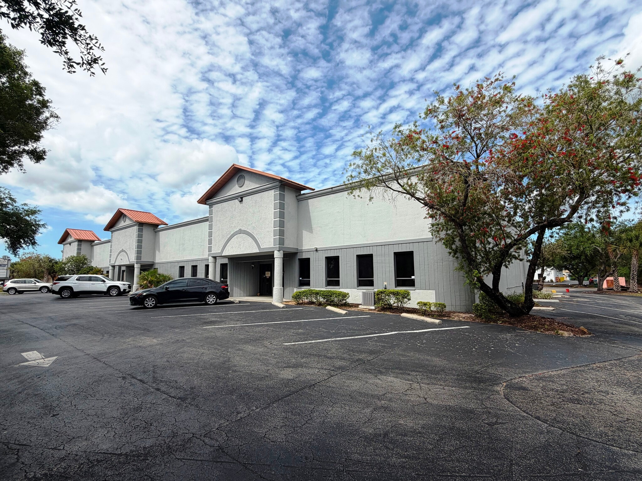 10105 Amberwood Rd, Fort Myers, FL à louer Photo de l’immeuble– Image 1 sur 8