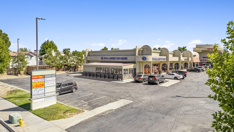 1000-1044 E Avenue K, Lancaster, CA à louer - Photo de l’immeuble – Image 3 sur 18