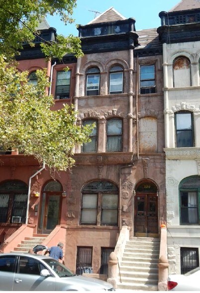 229 W 136th St, New York, NY à vendre - Photo de l’immeuble – Image 2 sur 9