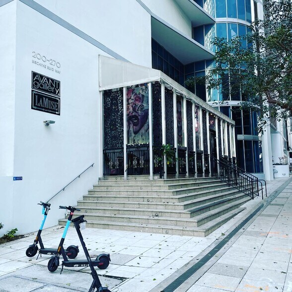 200 Biscayne Boulevard Way, Miami, FL à louer - Photo de l’immeuble – Image 3 sur 7