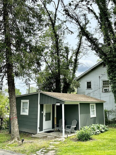 526 Fleming St, Hendersonville, NC à vendre - Photo de l’immeuble – Image 2 sur 7