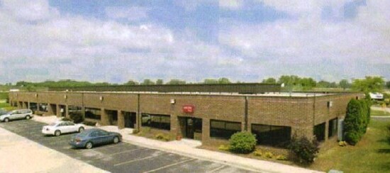 2835 N Grandview Blvd, Pewaukee, WI à vendre - Photo principale – Image 1 sur 6