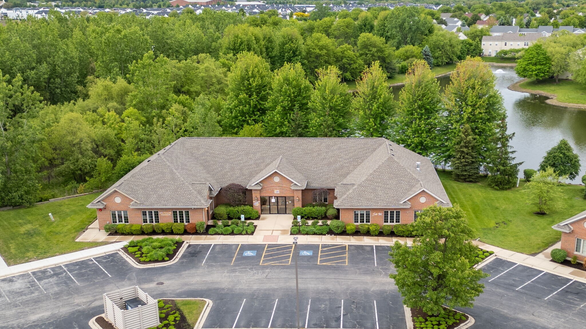 3941 75th St, Aurora, IL à vendre Photo principale– Image 1 sur 28