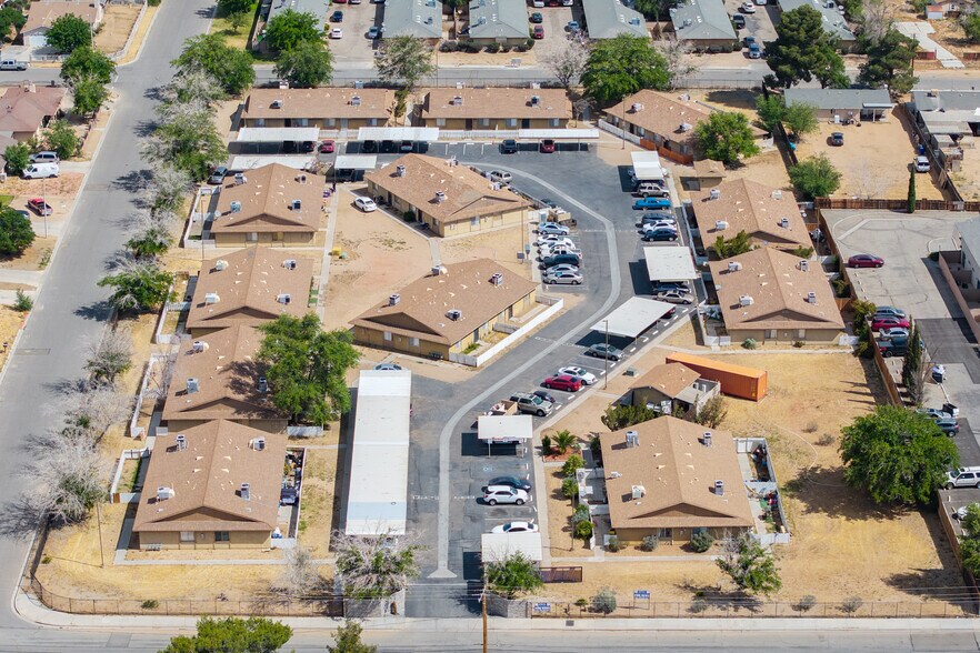 11200 Chamberlaine Way, Adelanto, CA à vendre - Photo de l’immeuble – Image 3 sur 15
