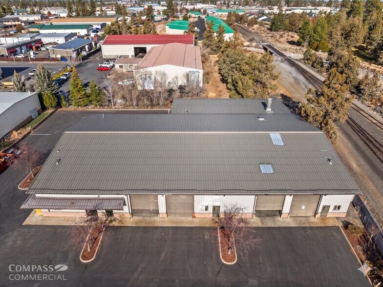 20676 Carmen Loop, Bend, OR à vendre - Photo de l’immeuble – Image 3 sur 11