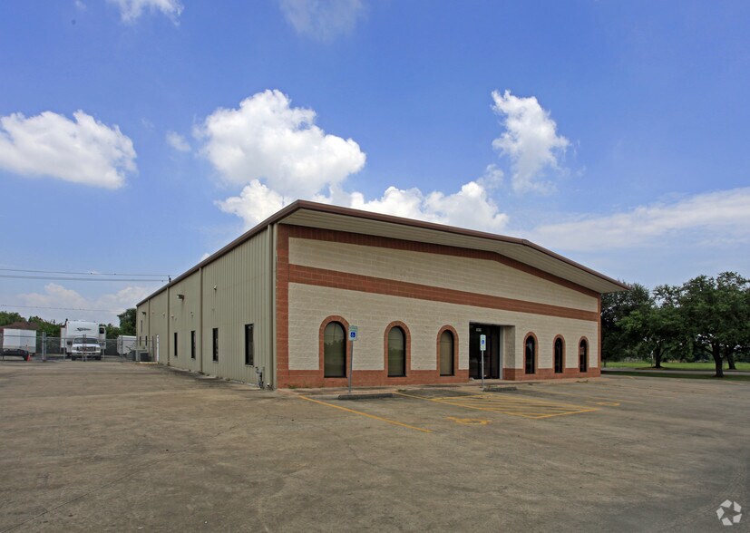 10819 W Fairmont Pky, La Porte, TX à louer - Photo de l’immeuble – Image 2 sur 7