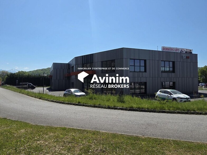 Local d'activités dans Sillingy à vendre - Photo de l’immeuble – Image 3 sur 12