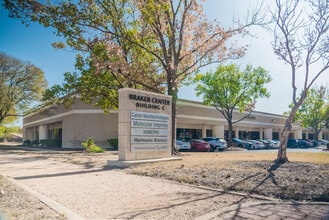 2111 Braker Ln, Austin, TX à louer Photo de l’immeuble– Image 2 sur 2