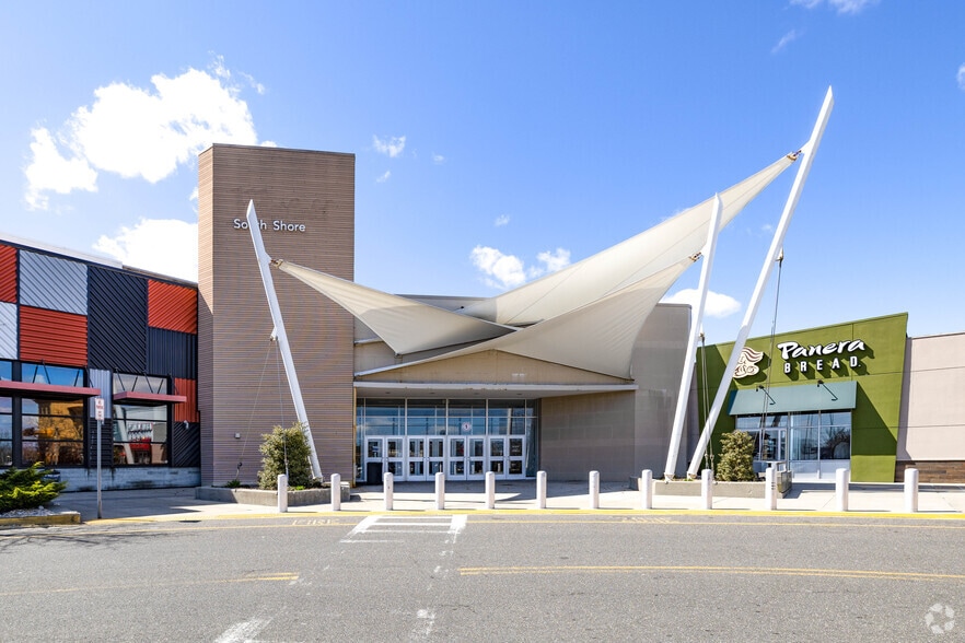 1701 Sunrise Hwy, Bay Shore, NY à louer - Photo principale – Image 1 sur 8