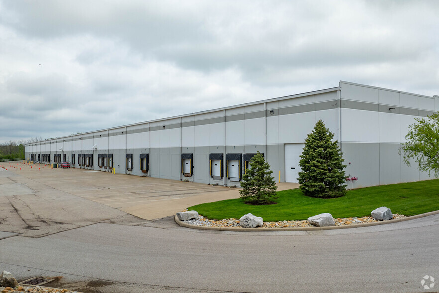 2305-2335 Global Way, Hebron, KY à louer - Photo de l’immeuble – Image 3 sur 4