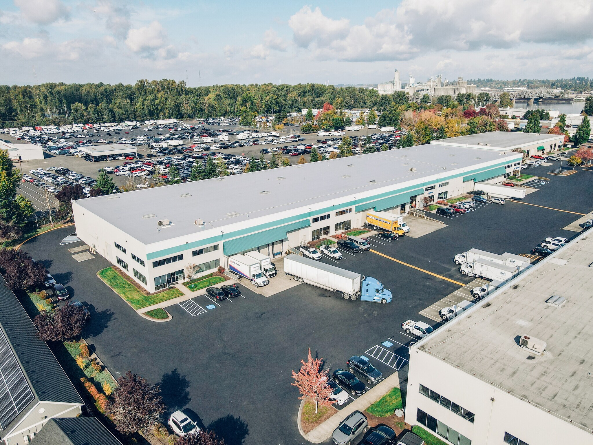 2740-2762 N Hayden Island Dr, Portland, OR à louer Photo principale– Image 1 sur 5
