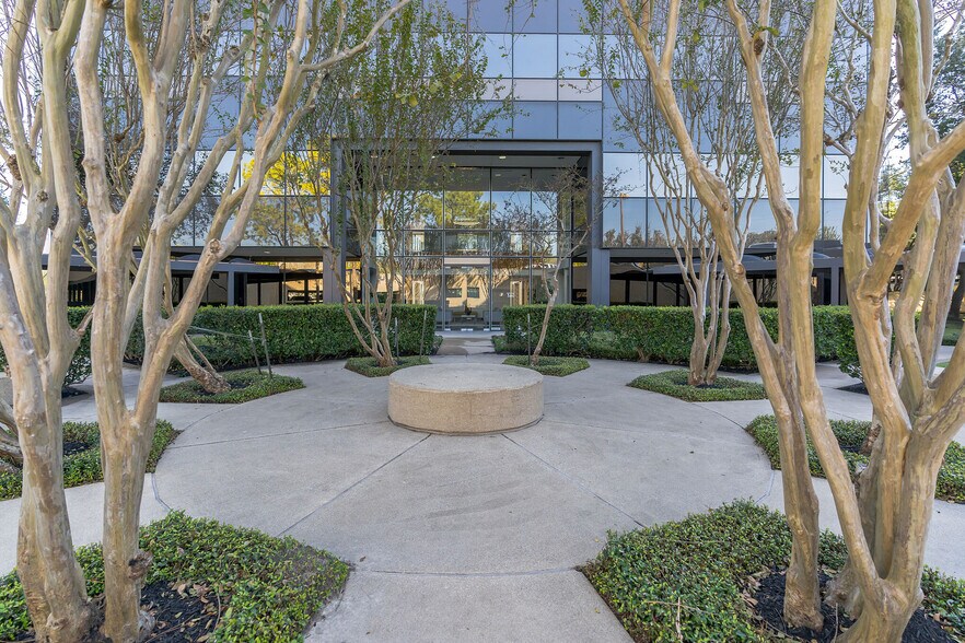16420 Park Ten Place Dr, Houston, TX à louer - Photo de l’immeuble – Image 3 sur 34