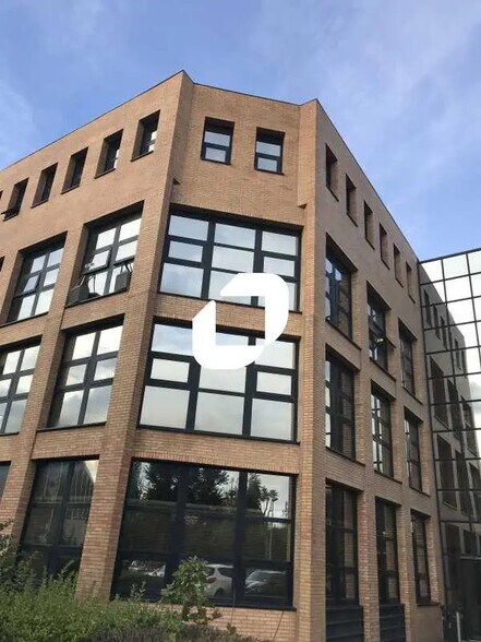 Bureau dans Le Pecq à louer - Photo de l’immeuble – Image 1 sur 6