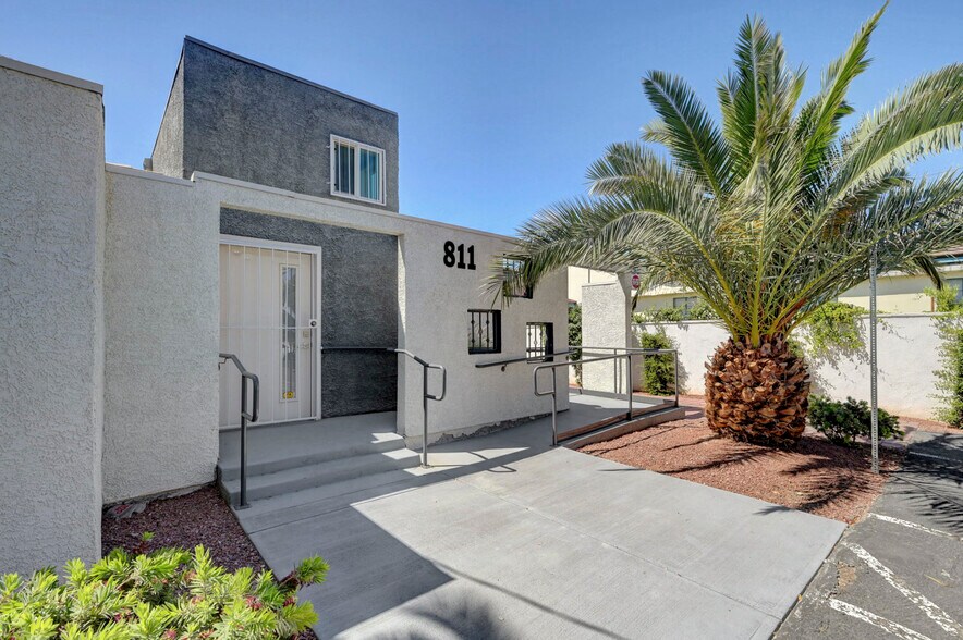811 S 6th St, Las Vegas, NV à louer - Photo de l’immeuble – Image 1 sur 16
