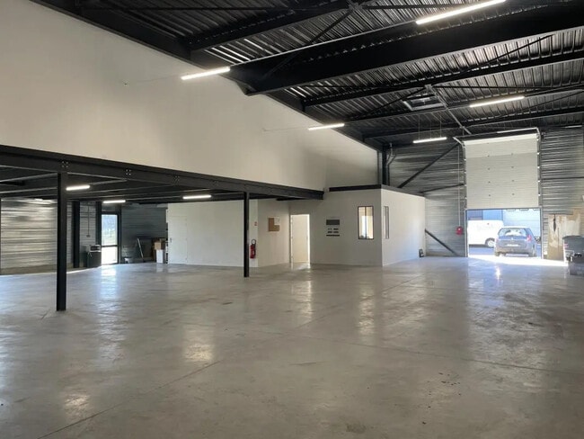 Plus de détails pour Bureau, Industriel/Logistique à louer