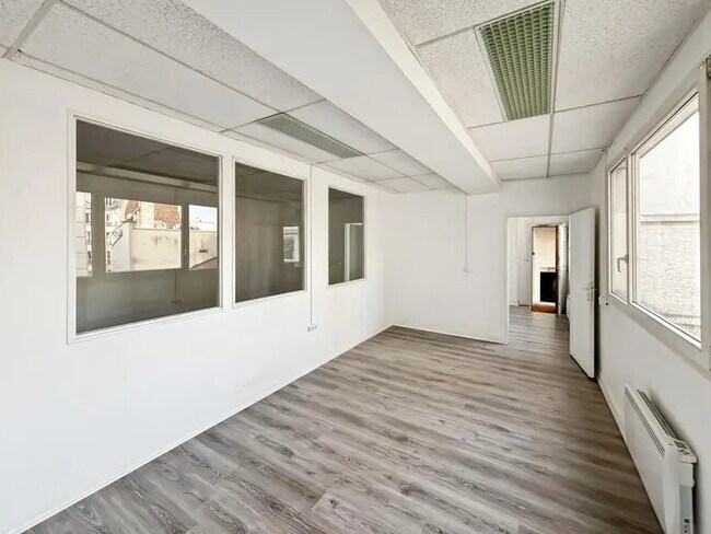 Plus de détails pour Rue De La Chapelle, Paris - Bureau à louer