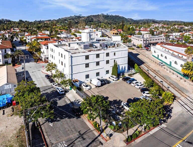 25 E Mason St, Santa Barbara, CA à louer - Photo de l’immeuble – Image 3 sur 20