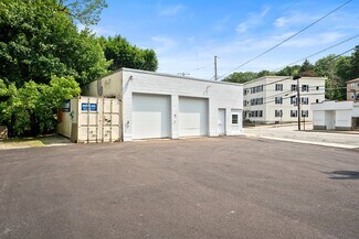 Plus de détails pour 250 Manville rd, Woonsocket, RI - Local d’activités à vendre