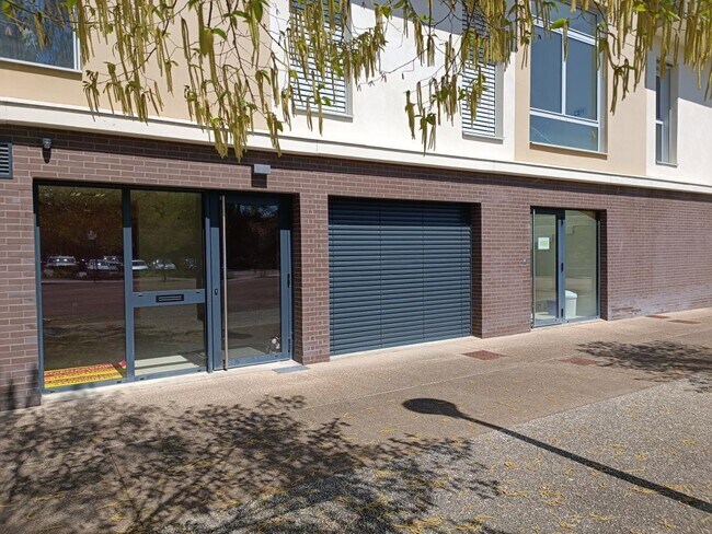 Plus de détails pour 3 Esplanade Des Provins, Charolles - Local commercial à louer