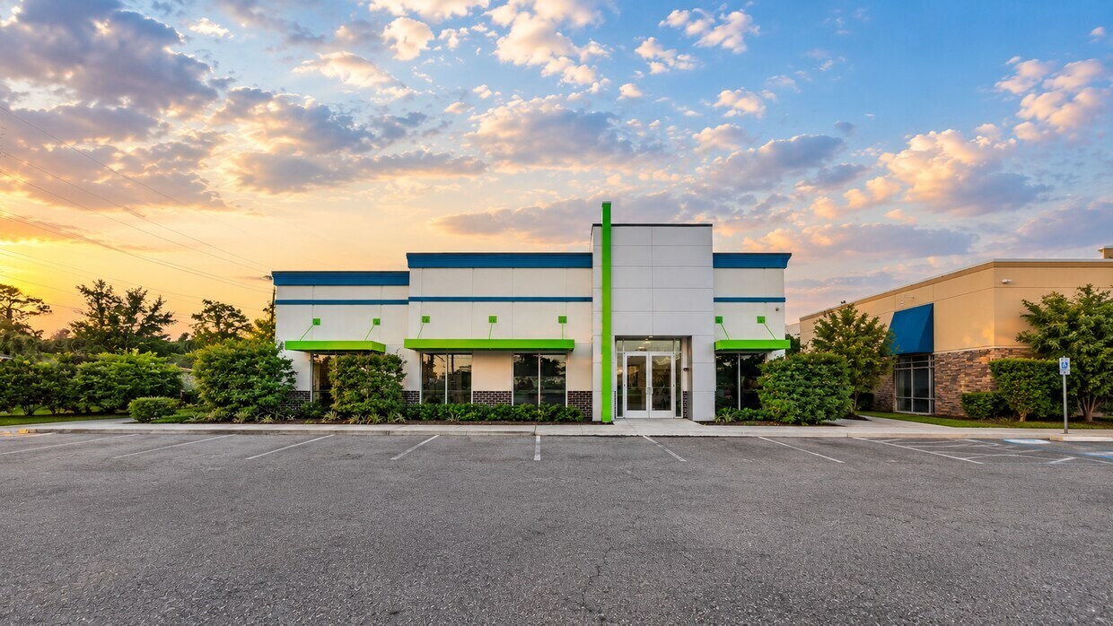 4425 W 1st St, Sanford, FL à louer Photo principale– Image 1 sur 7