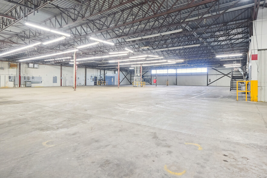 800 Rue Pierre-Caisse, Saint-jean-sur-richelieu, QC à louer - Photo de l’immeuble – Image 3 sur 22