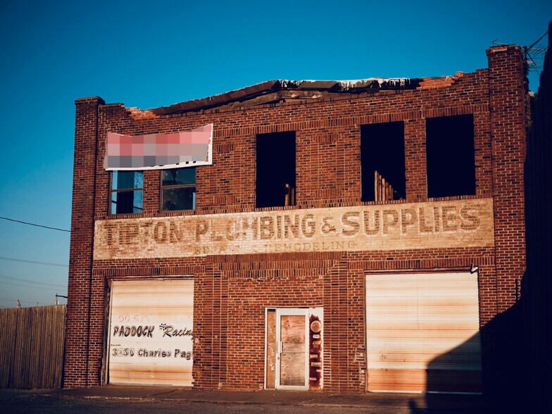 3250 Charles Page Blvd, Tulsa, OK à vendre - Photo de l’immeuble – Image 2 sur 12