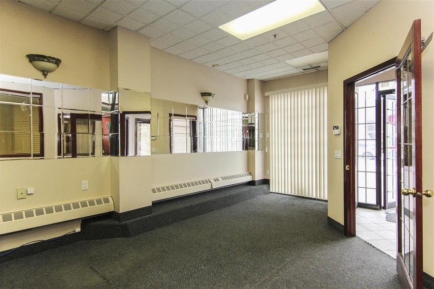 1015 Centre St NW, Calgary, AB à louer - Photo de l’immeuble – Image 2 sur 26