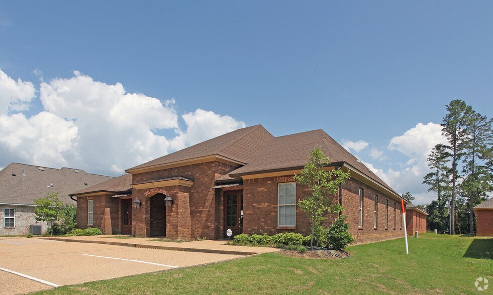 540 Keyway Dr, Flowood, MS à louer - Photo de l’immeuble – Image 3 sur 3