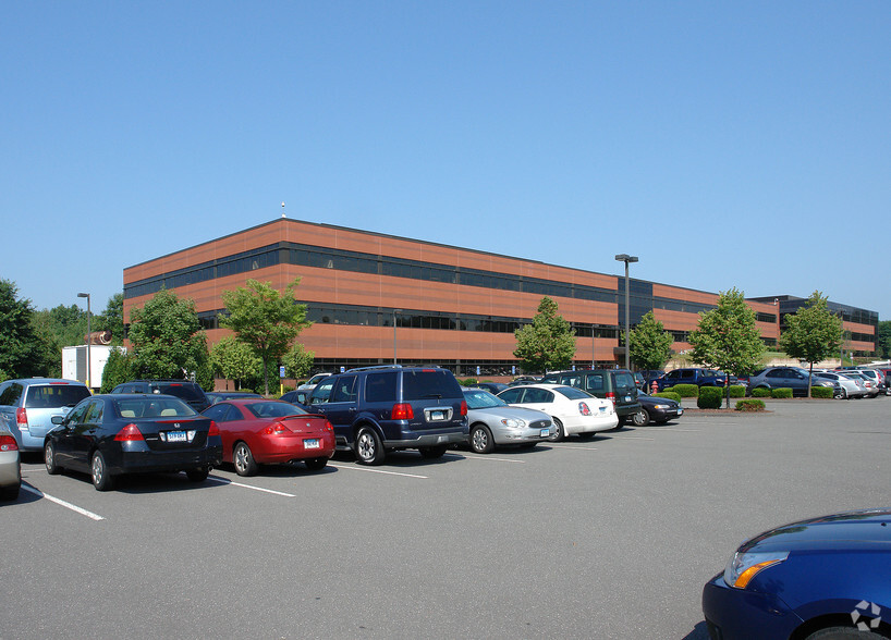 175 Scott Swamp Rd, Farmington, CT à louer - Photo de l’immeuble – Image 3 sur 22