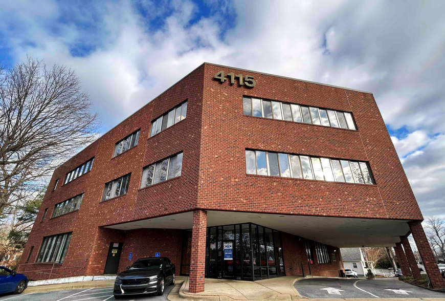 4115 Annandale Rd, Annandale, VA à louer - Photo de l’immeuble – Image 1 sur 1