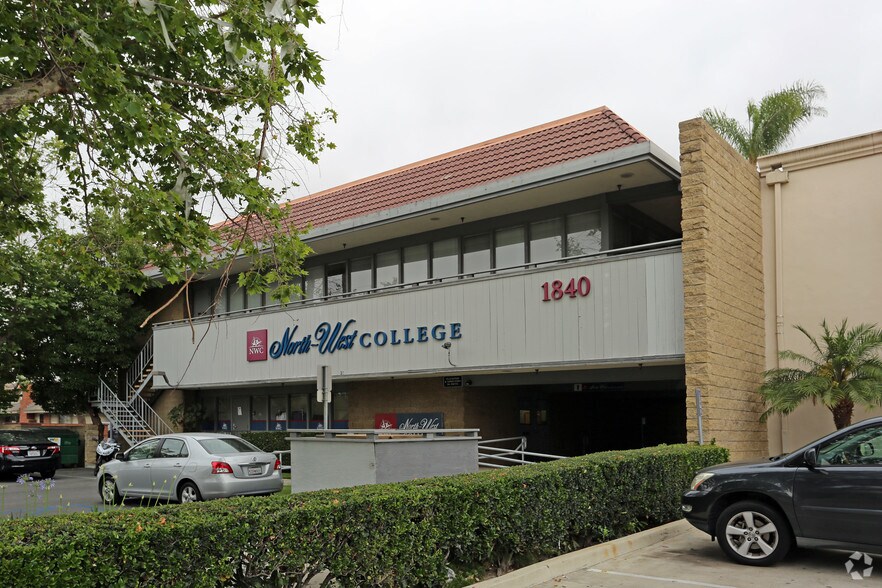 1840 E 17th St, Santa Ana, CA à louer - Photo de l’immeuble – Image 2 sur 9