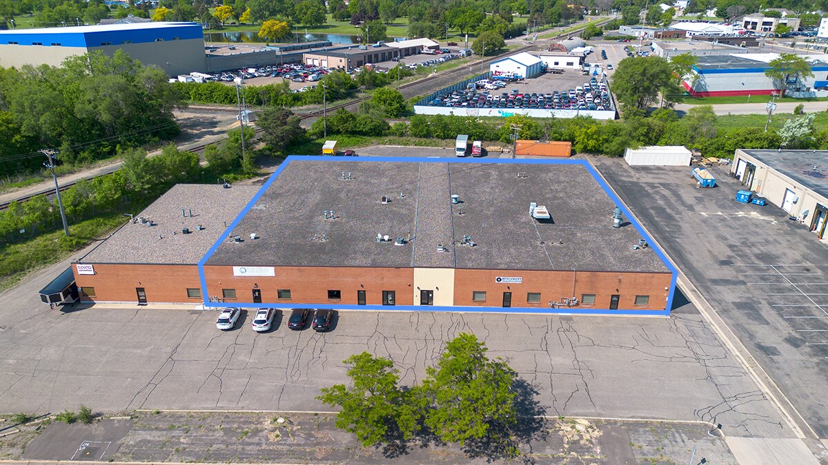 5221 Lakeland Ave N, Crystal, MN à vendre Photo de l’immeuble– Image 1 sur 11