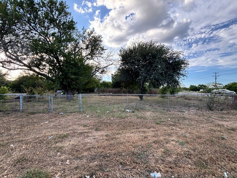 110 Leisure Village Dr, New Braunfels, TX à vendre - Photo de l’immeuble – Image 2 sur 9