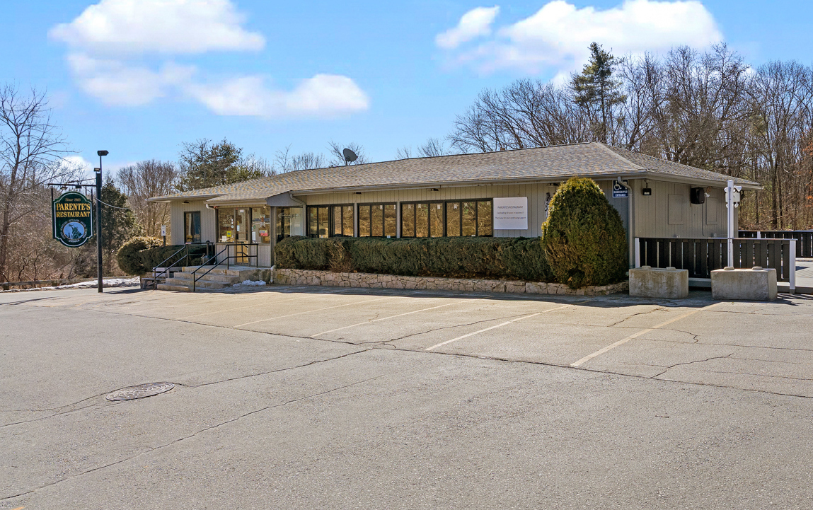 1114 Douglas Pike, Smithfield, RI à vendre Photo principale– Image 1 sur 3