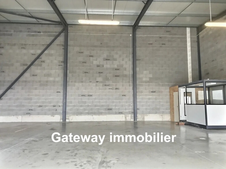 Industriel/Logistique dans Riom à louer - Photo de l’immeuble – Image 3 sur 6
