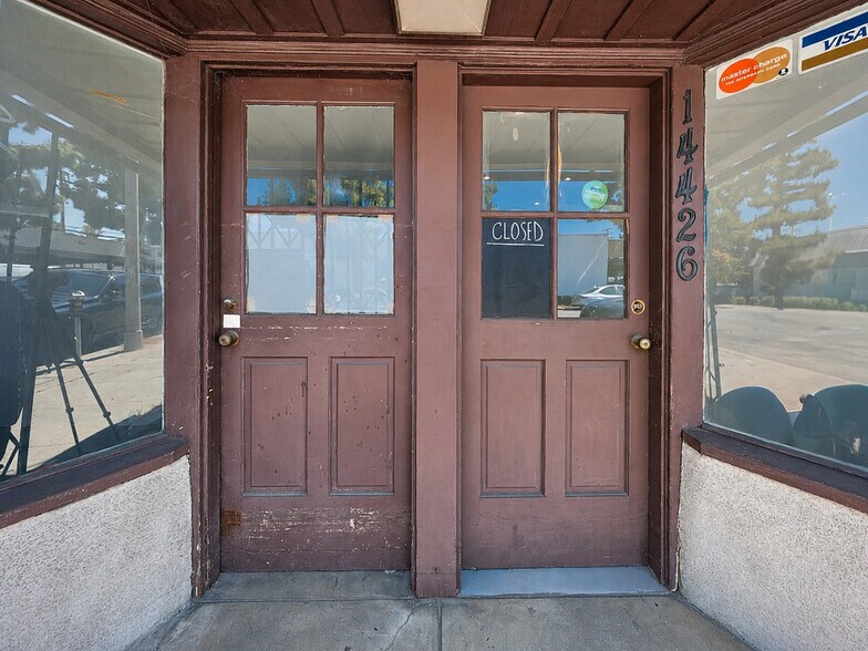 14426 Friar St, Van Nuys, CA à vendre - Photo de l’immeuble – Image 3 sur 45