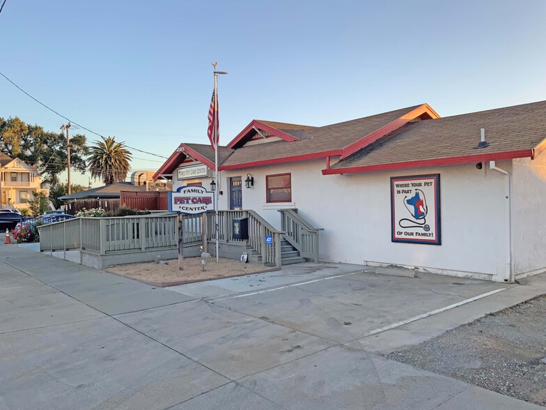 38 East St, Hollister, CA à vendre - Photo de l’immeuble – Image 1 sur 13