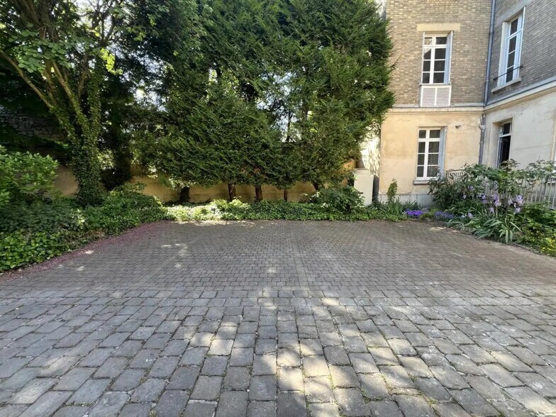 Bureau dans Reims à louer - Photo de l’immeuble – Image 2 sur 9