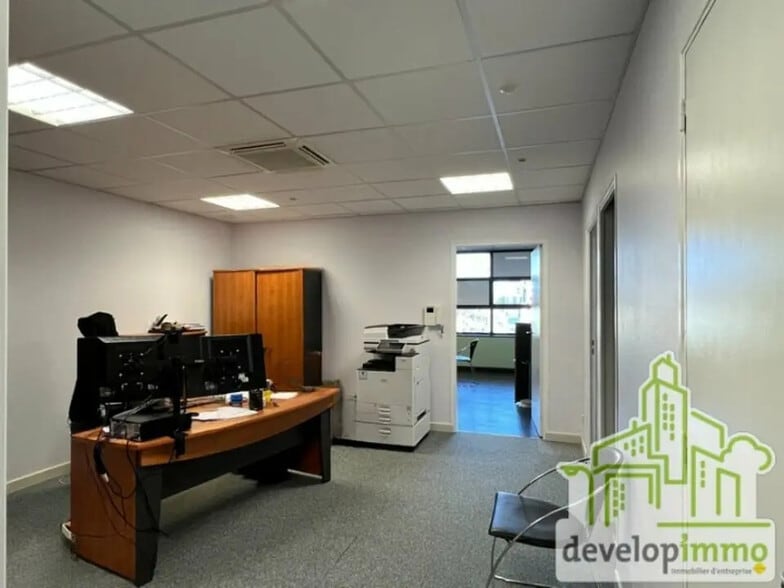 Bureau dans Saint-Contest à vendre - Photo de l’immeuble – Image 3 sur 6