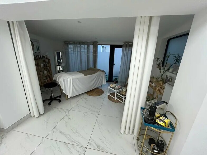 Local commercial dans Avignon à louer - Photo de l’immeuble – Image 3 sur 6