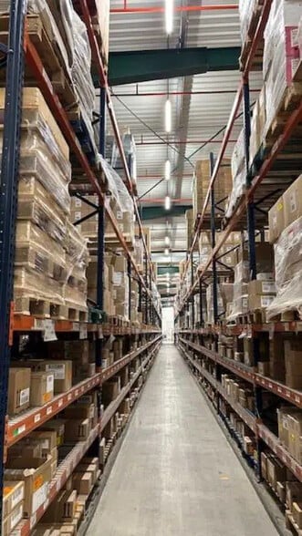 Industriel/Logistique dans Bruz à louer - Photo de l’immeuble – Image 3 sur 6