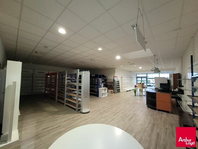 Plus de détails pour Local commercial à louer