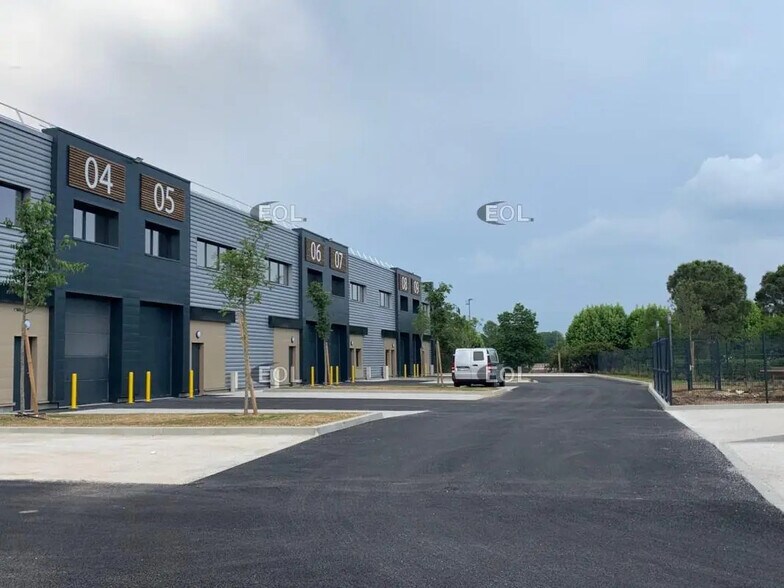 Local d’activités dans Meyreuil à louer - Photo de l’immeuble – Image 2 sur 7