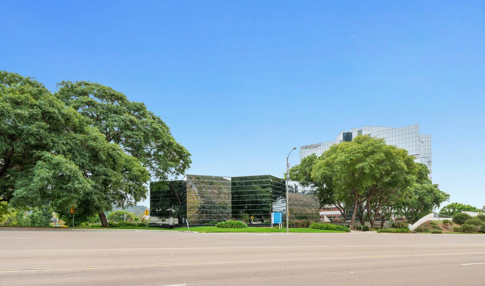 8898 Rio San Diego Dr, San Diego, CA à louer - Photo de l’immeuble – Image 1 sur 4