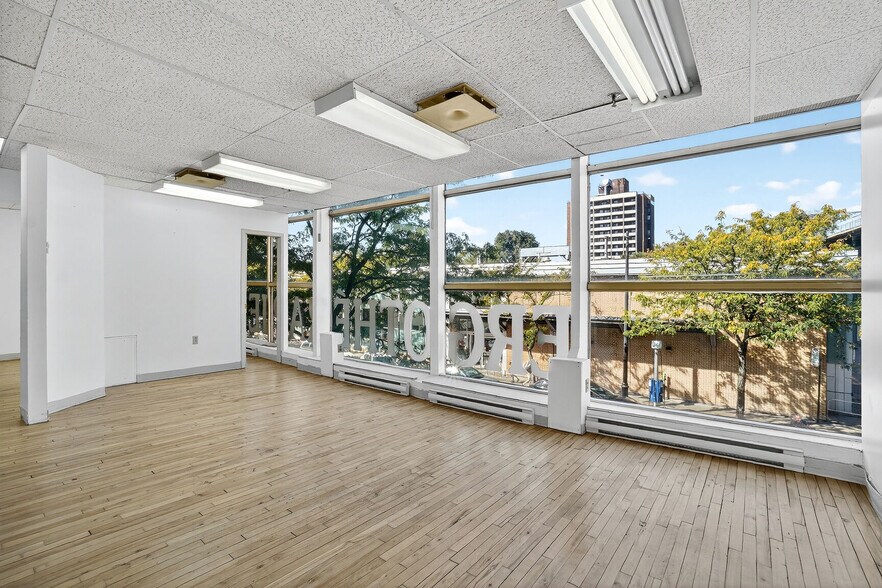 1988 Rue Sainte-Catherine E, Montréal, QC à louer - Photo de l’immeuble – Image 2 sur 10