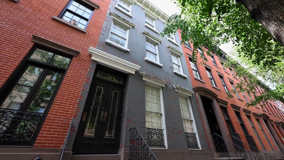 248 W 12th St, New York, NY à vendre - Vidéo sur l’annonce professionnelle – Image 2 sur 13