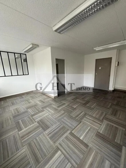 Bureau dans Ivry-sur-Seine à louer - Photo de l’immeuble – Image 2 sur 4