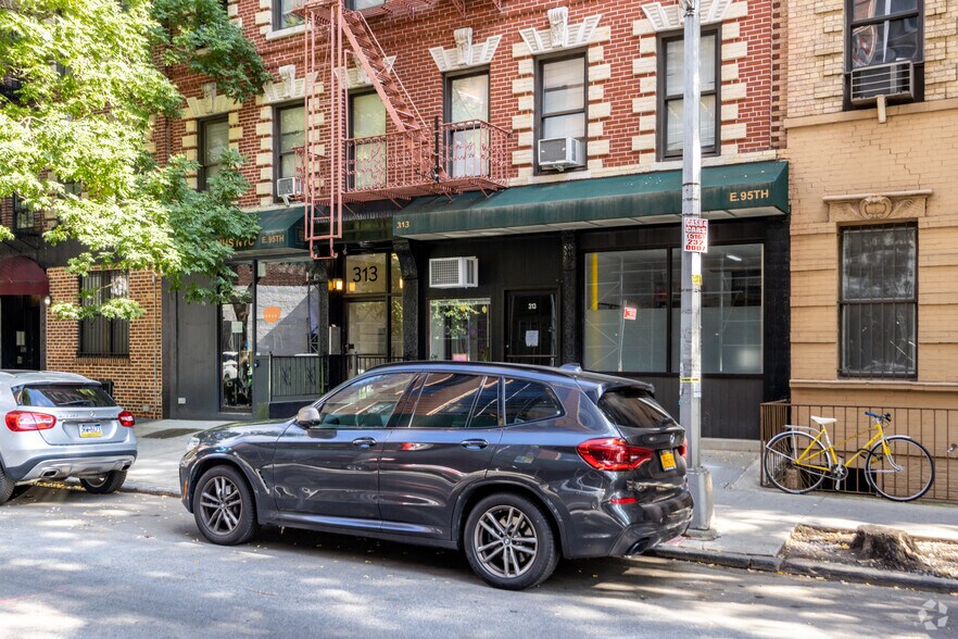 313 E 95th St, New York, NY à vendre - Photo de l’immeuble – Image 3 sur 17