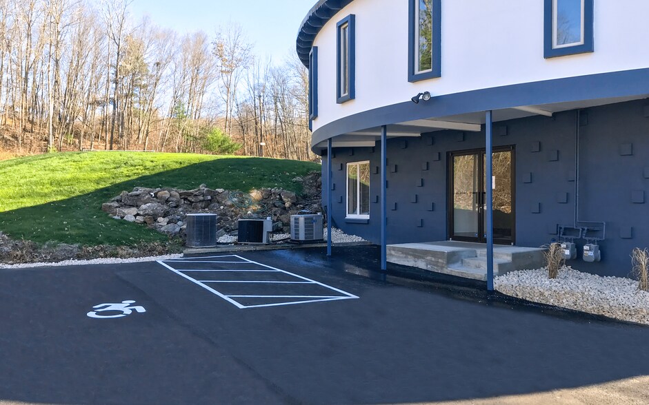 2030 Straits Tpke, Middlebury, CT à louer - Photo de l’immeuble – Image 3 sur 5