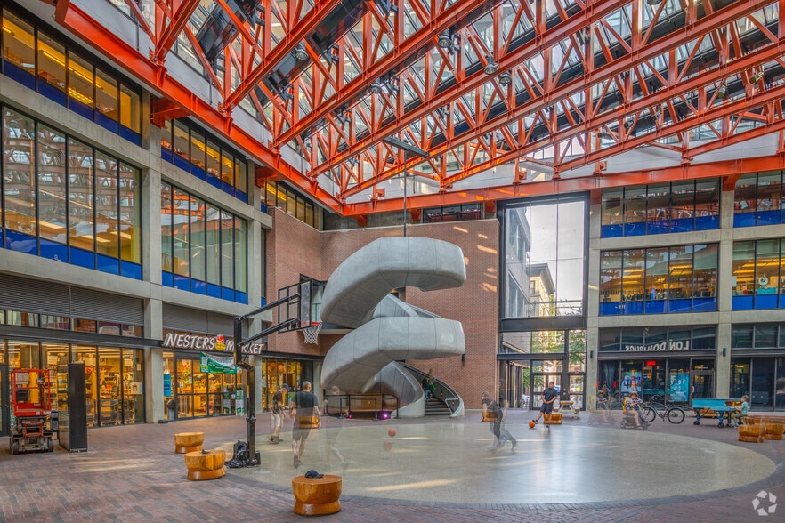 128 Cordova St W, Vancouver, BC à louer - Hall d’entrée – Image 2 sur 9